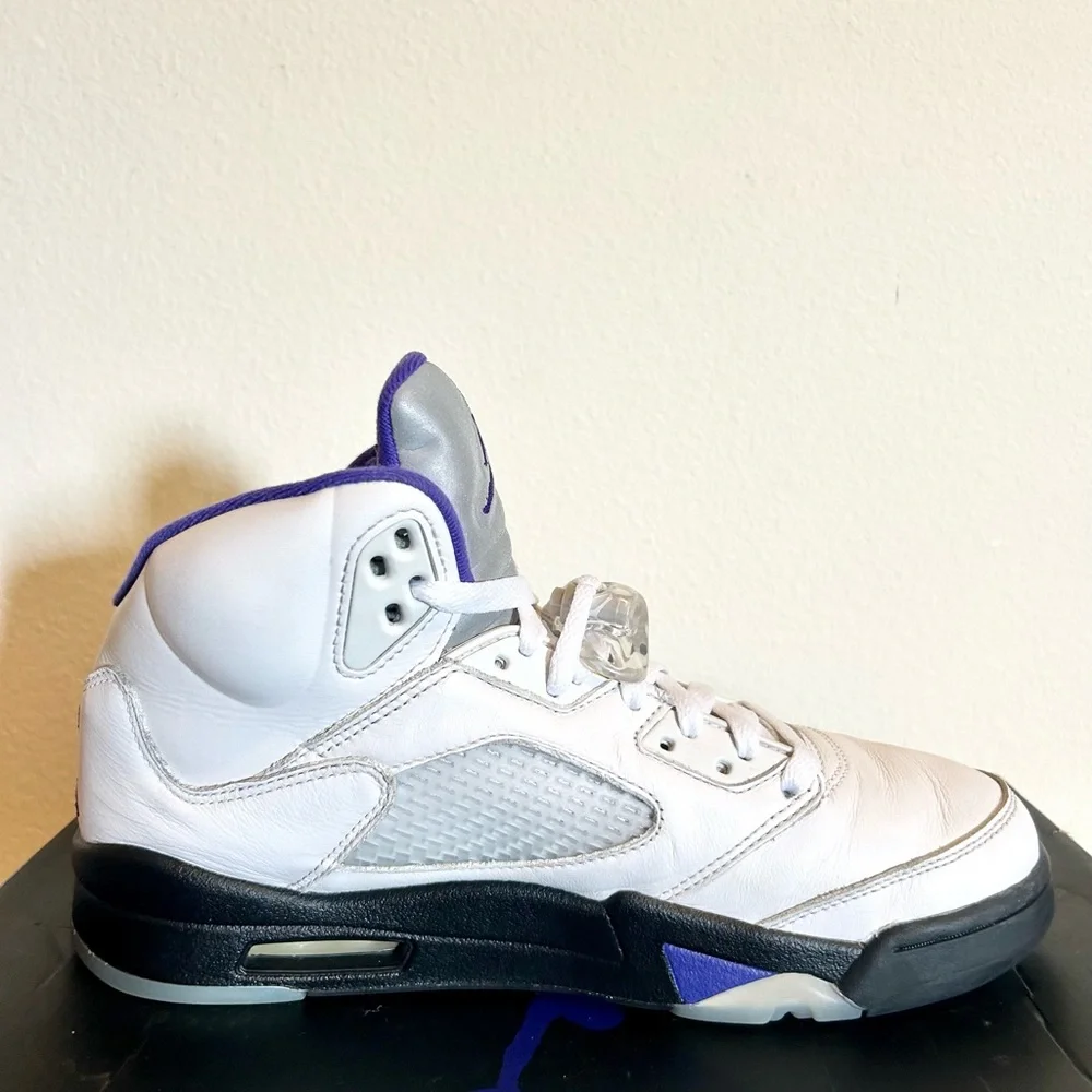 AUTHENTIC Jordan 5 Retro Dark Concord size 8.5 DD0587-141 2022 PRE-OWNED